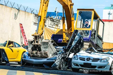 Filipinas Destruye 21 Coches Lujo 09