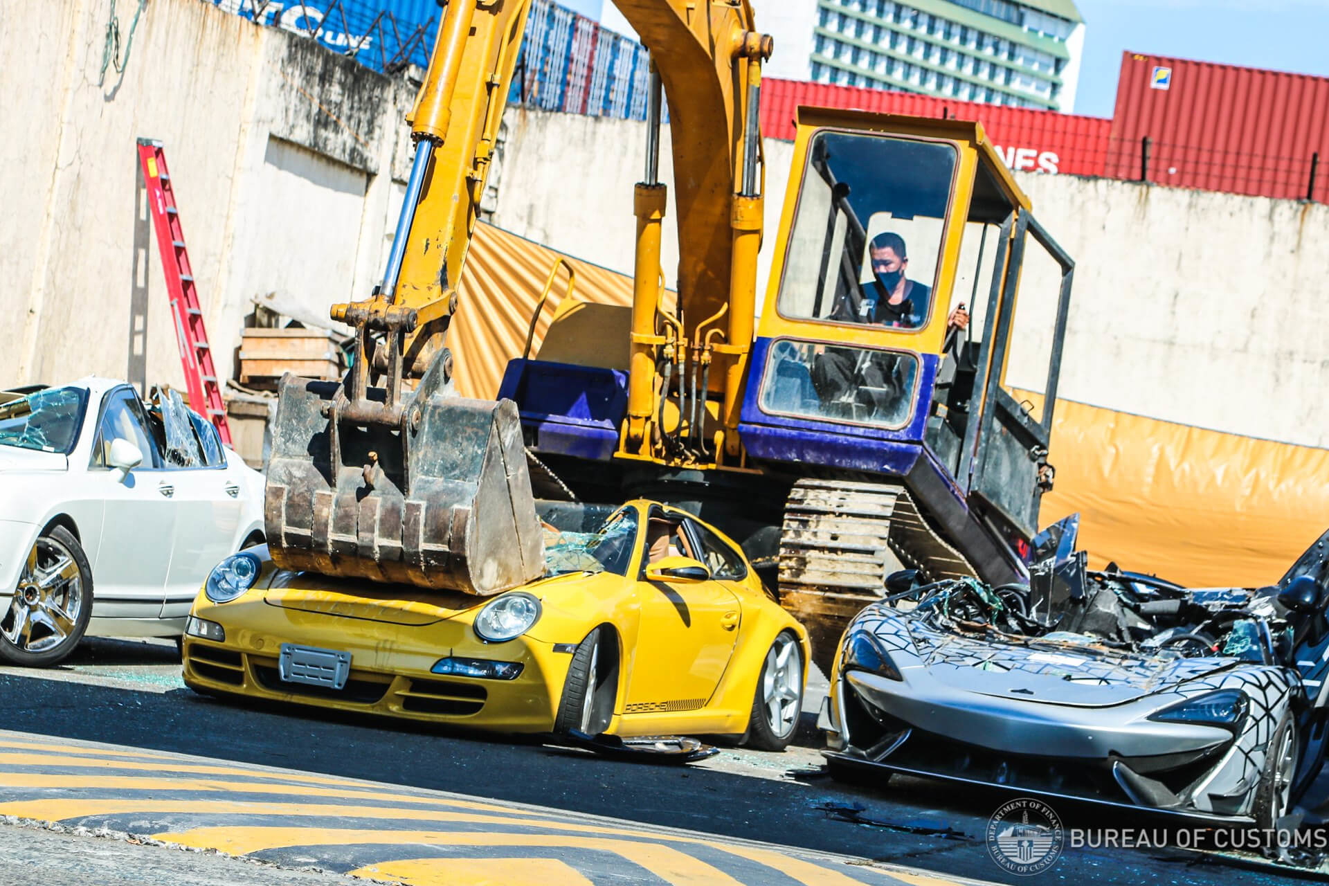 Filipinas Destruye 21 Coches Lujo 10
