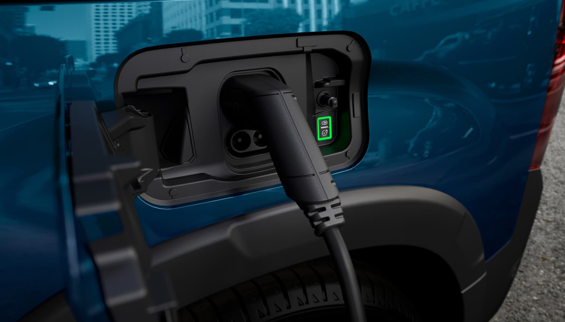 Toma de carga del Peugeot e-Rifter, eléctrico y práctico para la ciudad.