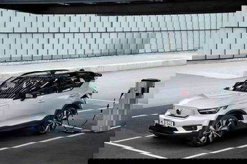 Volvo Xc40 Recharge P8 Awd In Glacier Silver