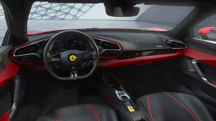 Vista del habitáculo con asientos de cuero rojo y volante de Ferrari 296 GTB.