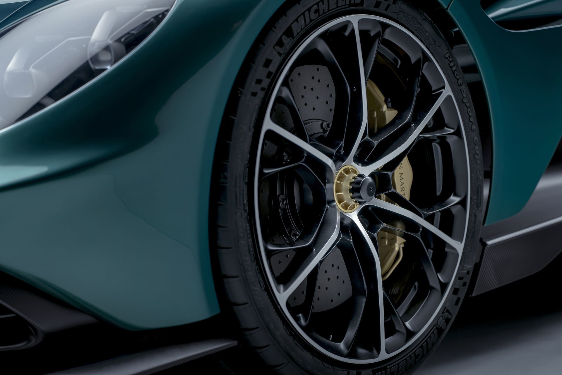 aston-martin-valhalla-2022-14.jpg