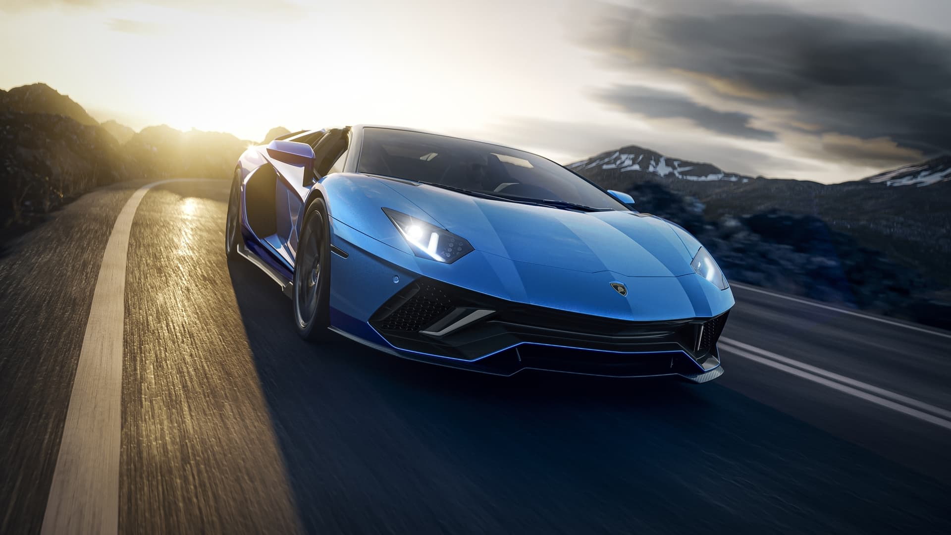 Vista delantera y lateral del Aventador en carretera al amanecer
