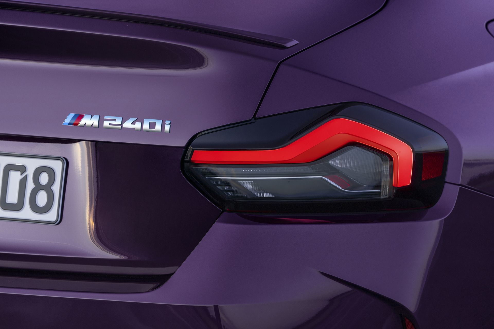 Vista cercana del diseño del piloto trasero del BMW Serie 2.