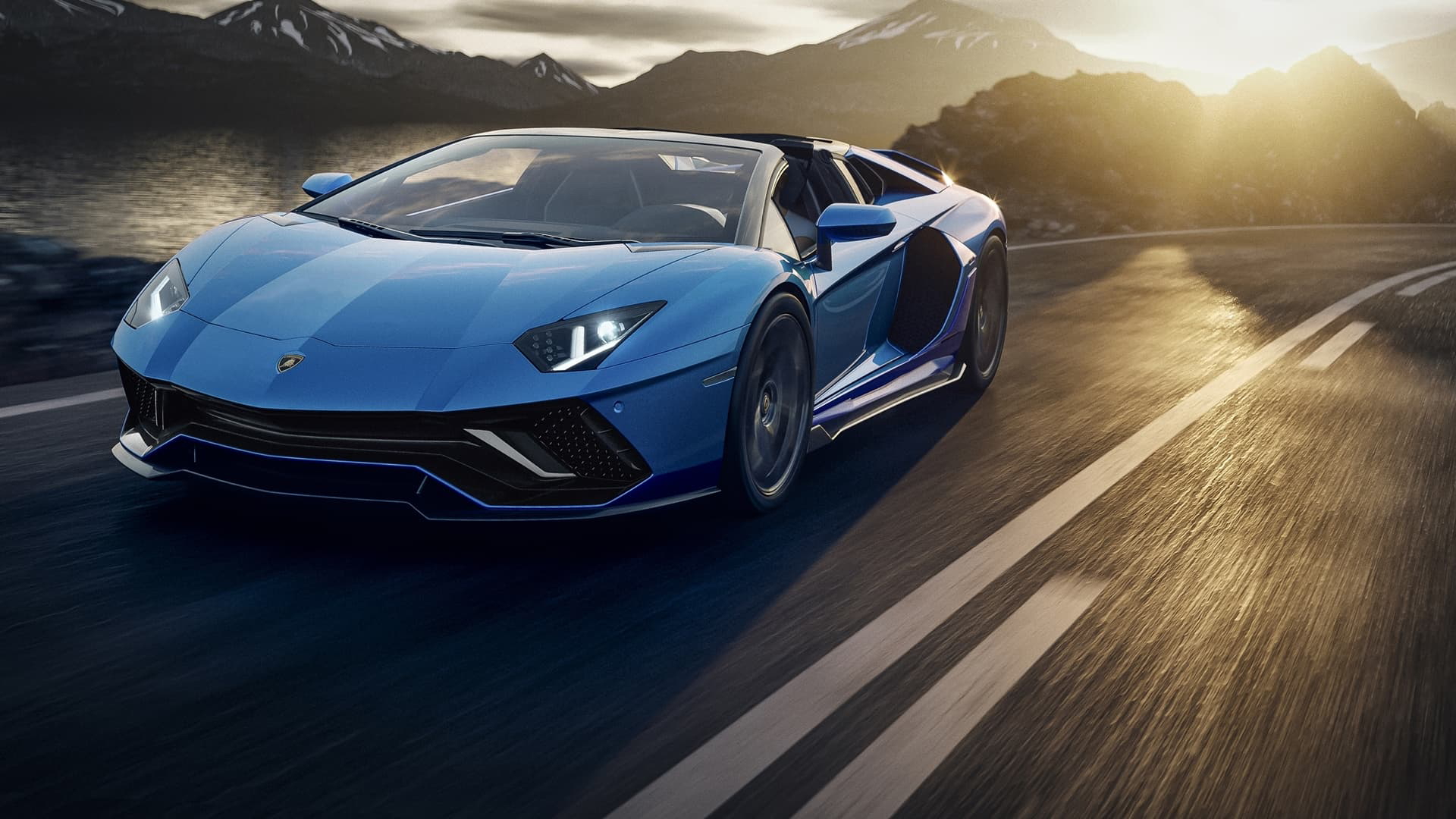 Vista dinámica del Lamborghini Aventador destacando su aerodinámica.