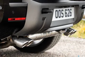 Land Rover Defender 110 V8 Detalles 00001