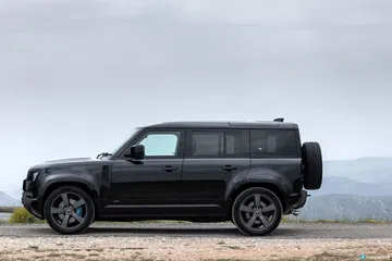 Land Rover Defender 110 V8 Exterior 00001