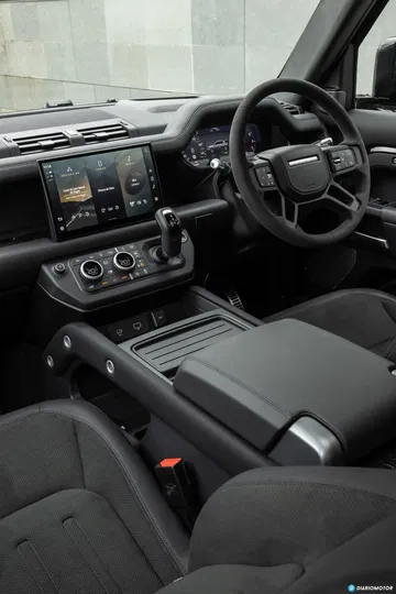 Land Rover Defender 110 V8 Interior 00004