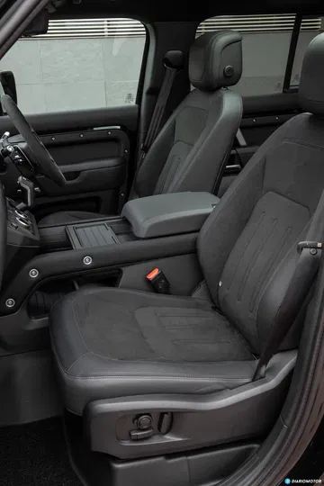 Land Rover Defender 110 V8 Interior 00009
