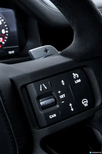 Land Rover Defender 110 V8 Interior 00015