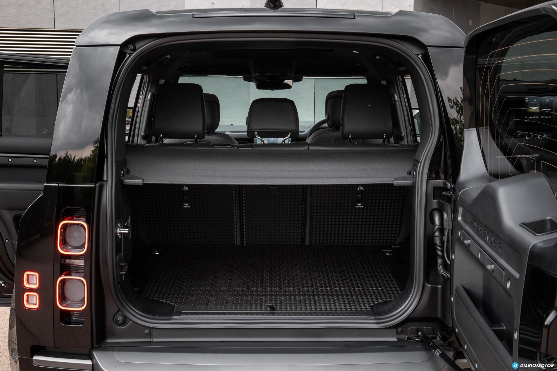 Land Rover Defender 110 V8 Interior 00024