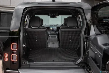 Land Rover Defender 110 V8 Interior 00026