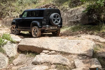 Land Rover Defender 110 V8 Offroad 00001