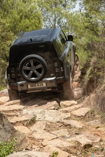 Land Rover Defender 110 V8 Offroad 00003
