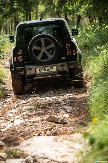Land Rover Defender 110 V8 Offroad 00007