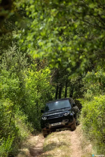 Land Rover Defender 110 V8 Offroad 00010