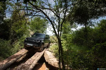 Land Rover Defender 110 V8 Offroad 00015