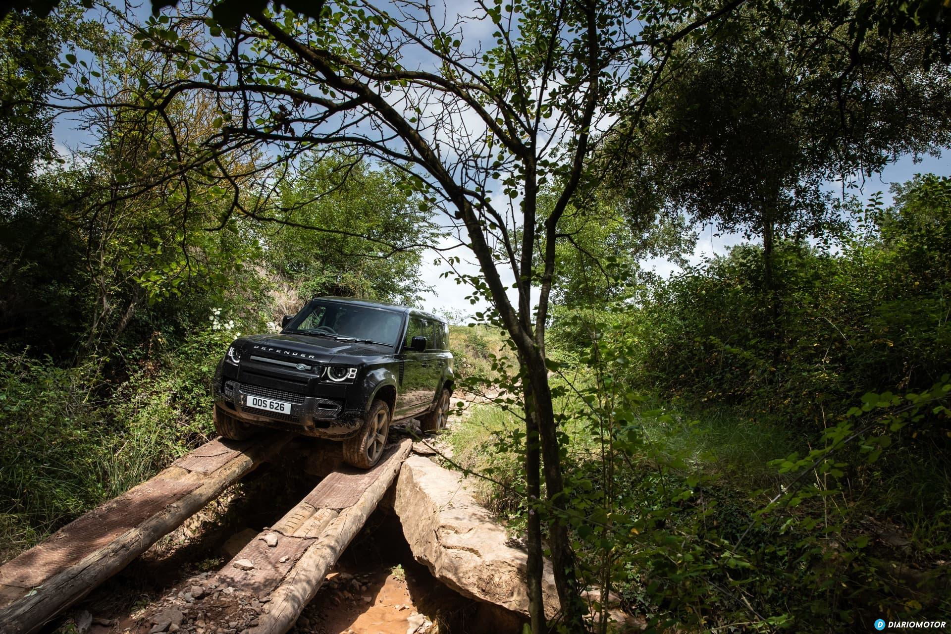 Land Rover Defender 110 V8 Offroad 00015