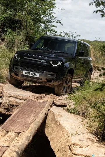 Land Rover Defender 110 V8 Offroad 00016