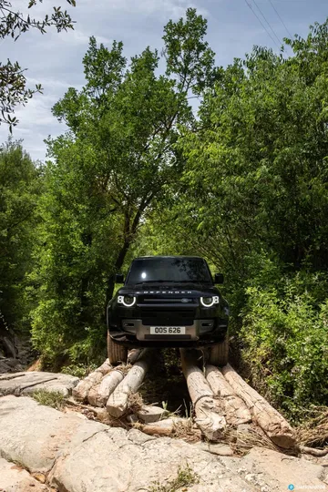 Land Rover Defender 110 V8 Offroad 00017