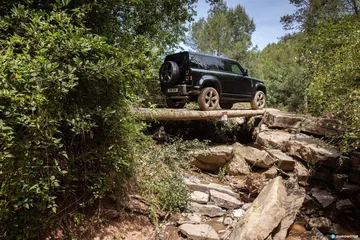 Land Rover Defender 110 V8 Offroad 00018