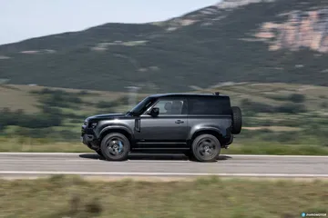 Land Rover Defender 90 V8 Carretera 00023