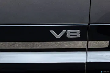 Land Rover Defender 90 V8 Detalles 00002