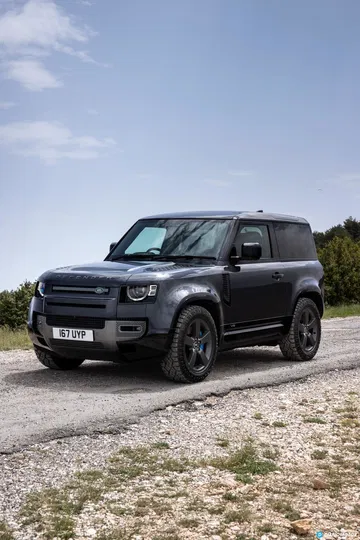 Land Rover Defender 90 V8 Exterior 00004