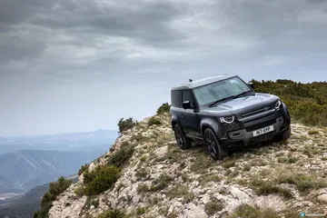 Land Rover Defender 90 V8 Exterior 00007