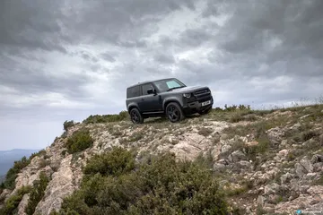 Land Rover Defender 90 V8 Exterior 00008
