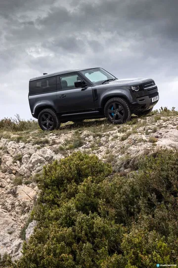 Land Rover Defender 90 V8 Exterior 00011