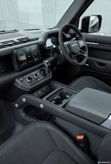 Land Rover Defender 90 V8 Interior 00003