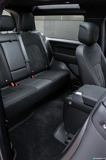 Land Rover Defender 90 V8 Interior 00006