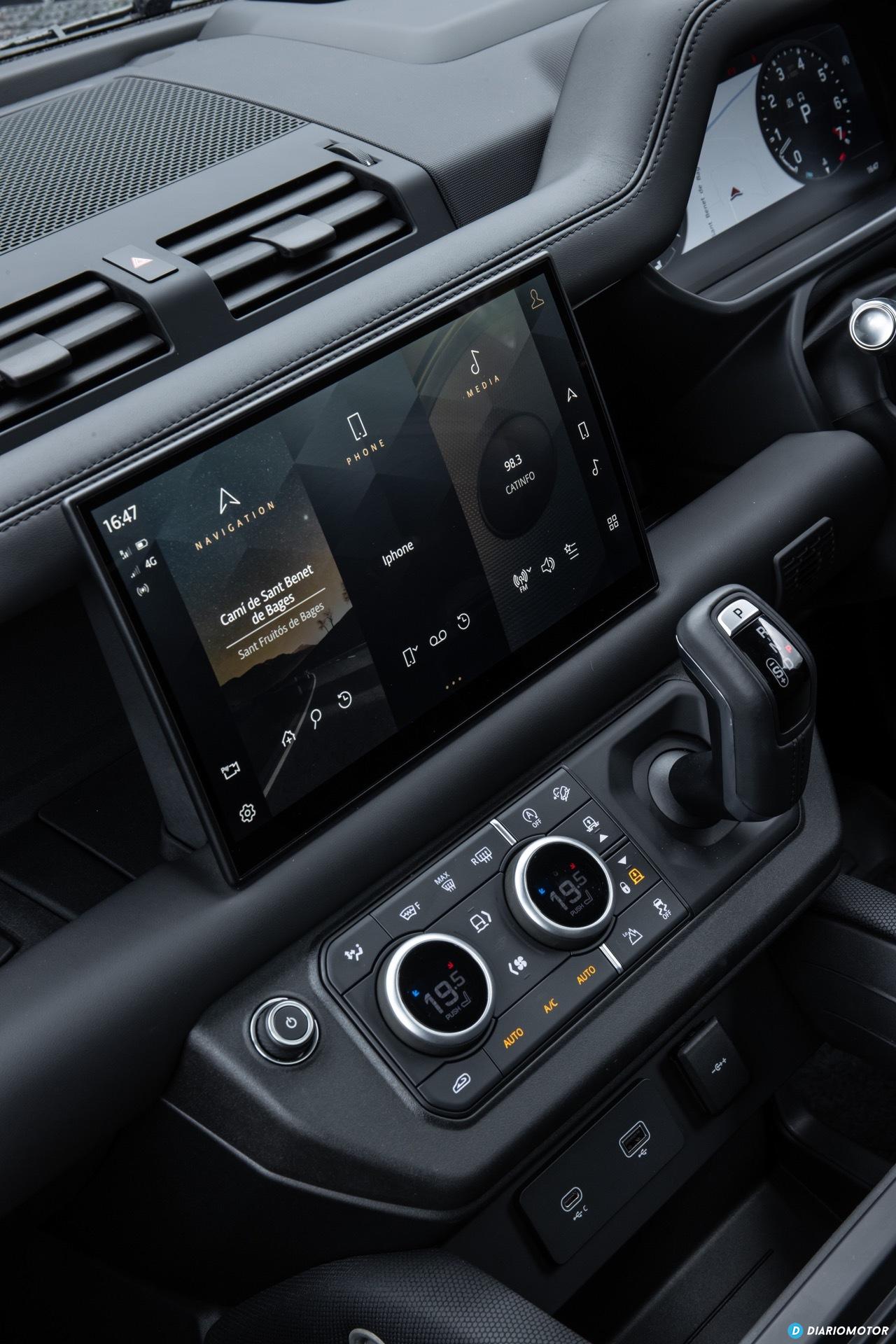 Land Rover Defender 90 V8 Interior 00009