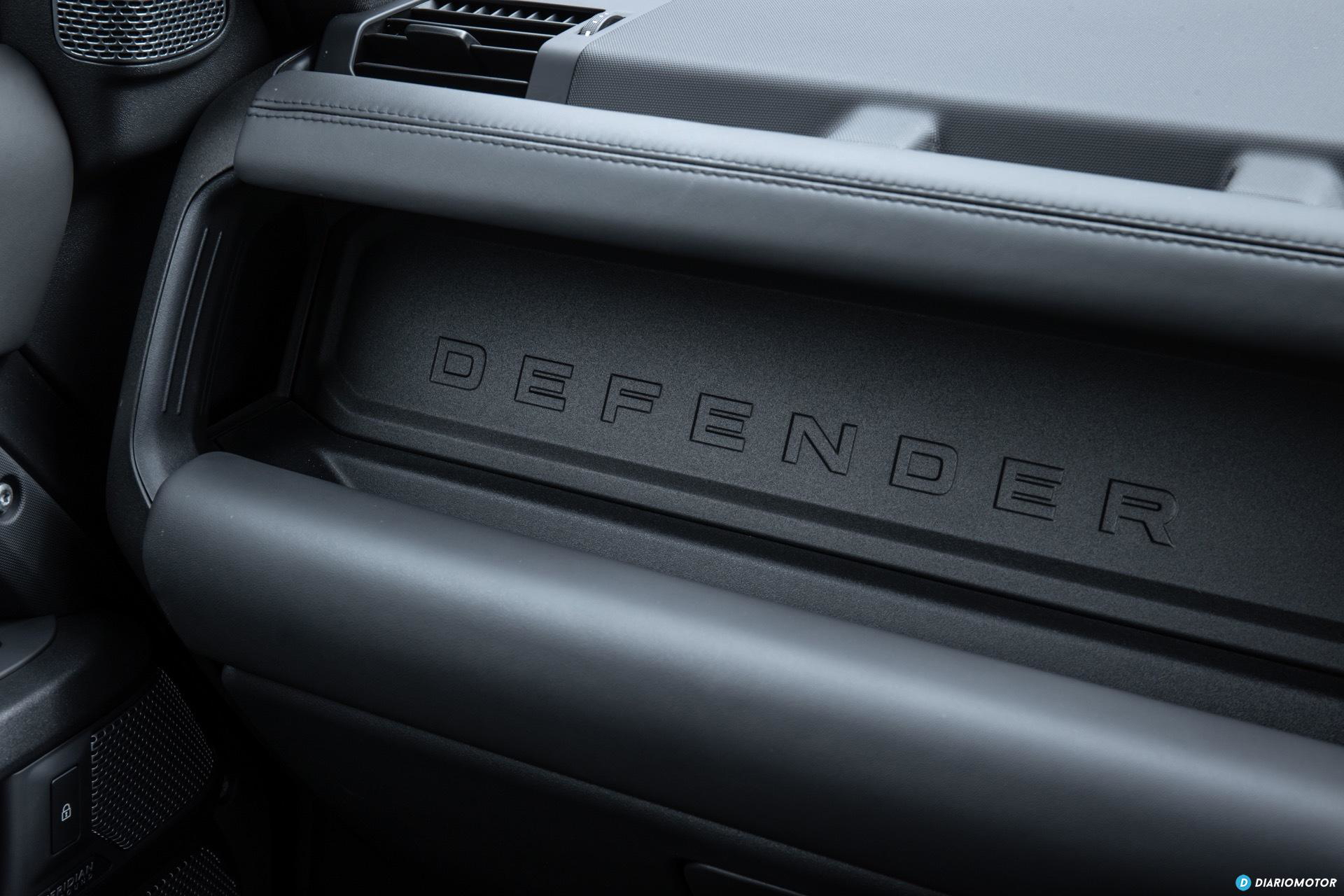Land Rover Defender 90 V8 Interior 00018