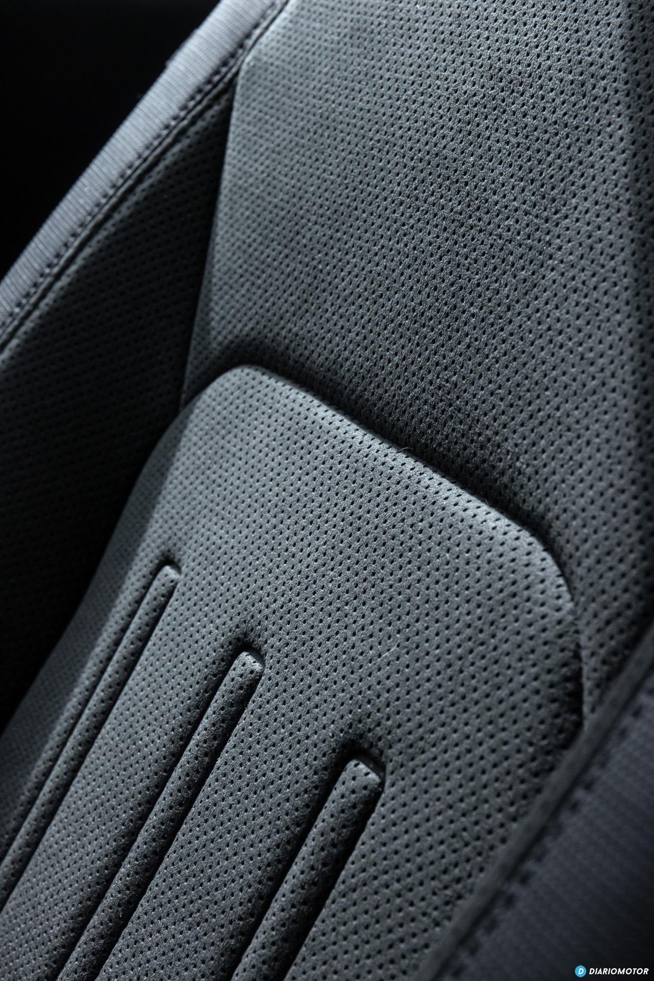 Land Rover Defender 90 V8 Interior 00019
