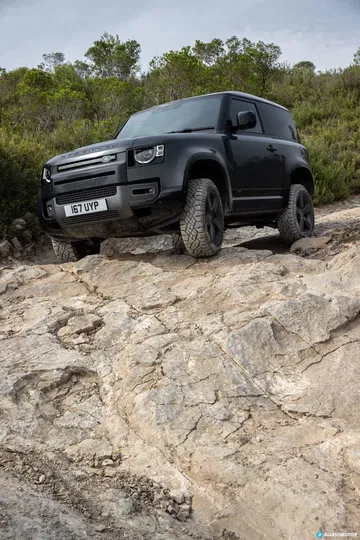 Land Rover Defender 90 V8 Offroad 00005