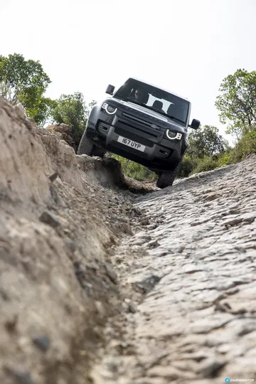 Land Rover Defender 90 V8 Offroad 00007