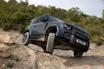 Land Rover Defender 90 V8 Offroad 00009