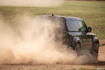 Land Rover Defender 90 V8 Offroad 00014