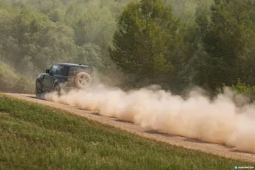 Land Rover Defender 90 V8 Offroad 00018