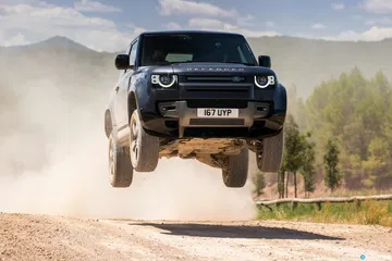 Land Rover Defender 90 V8 Offroad 00037