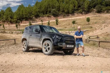 Land Rover Defender 90 V8 Portada