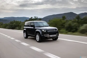 Land Rover Defender D300 Carretera 00011
