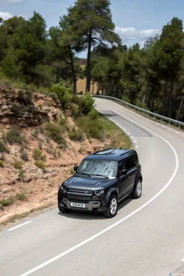 Land Rover Defender D300 Carretera 00018