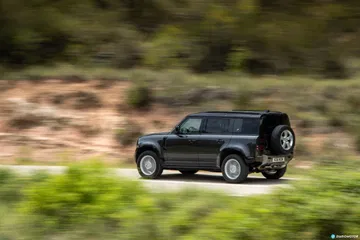 Land Rover Defender D300 Carretera 00022