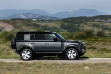 Land Rover Defender D300 Carretera 00028