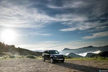 Land Rover Defender D300 Exterior 00007