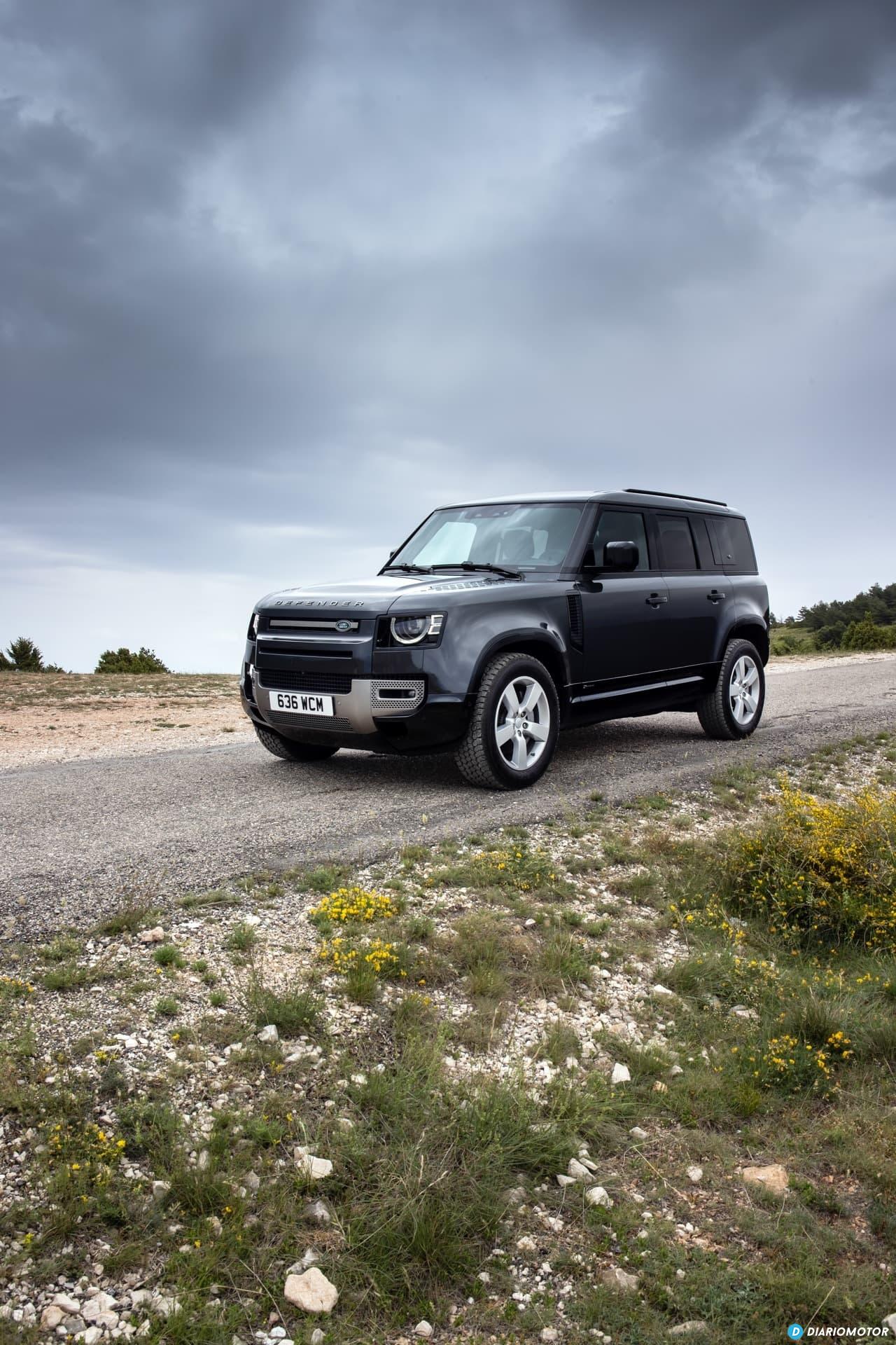 Land Rover Defender D300 Exterior 00008