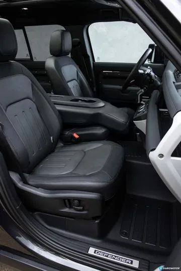 Land Rover Defender D300 Interior 00003
